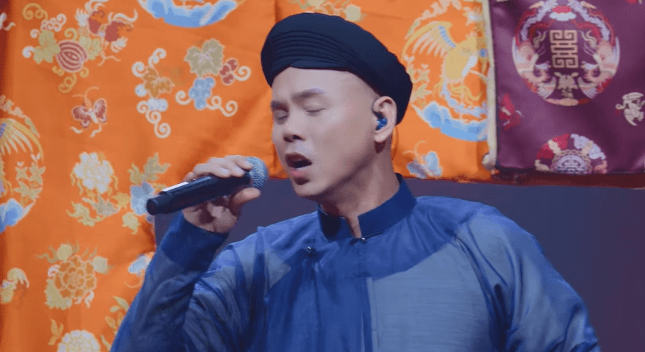 Phan Đinh Tùng trình diễn tiết mục đậm chất Việt Nam ở Công diễn 4 nhưng vẫn bị "bão phẫn nộ" từ bên thứ 3 công kích?- Ảnh 1. Phan Đinh Tùng trình diễn tiết mục đậm chất Việt Nam ở Công diễn 4 nhưng vẫn bị "bão phẫn nộ" từ bên thứ 3 công kích?- Ảnh 1.
