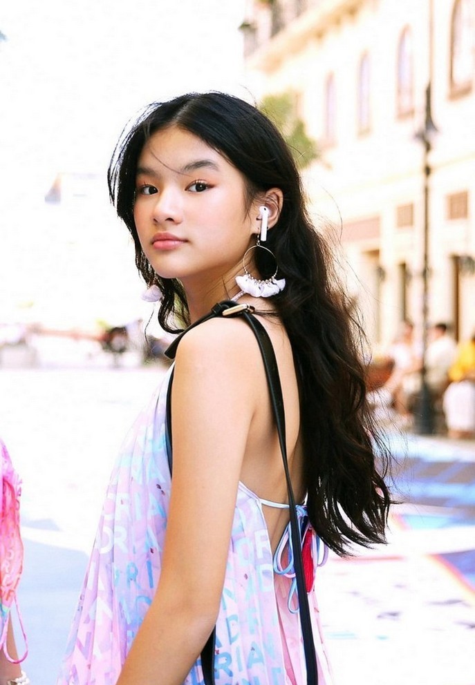 Visual gây sốt của con gái Trương Ngọc Ánh, 16 tuổi đã sở hữu chiều cao đáng chú ý- Ảnh 4. Visual gây sốt của con gái Trương Ngọc Ánh, 16 tuổi đã sở hữu chiều cao đáng chú ý- Ảnh 4.