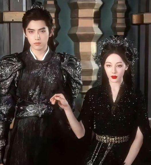 Địch Lệ Nhiệt Ba bị xua đuổi- Ảnh 3. Địch Lệ Nhiệt Ba bị xua đuổi- Ảnh 3.