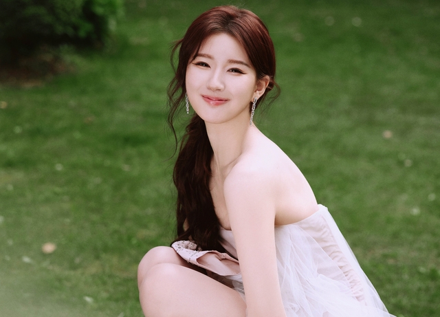Bộ mặt thật của một mỹ nhân hạng A: Mắng chửi bạn diễn bằng từ tục tĩu, hạ bệ đàn chị để nâng tầm bản thân, tính cách hách dịch ai cũng chán ghét- Ảnh 1. Bộ mặt thật của một mỹ nhân hạng A: Mắng chửi bạn diễn bằng từ tục tĩu, hạ bệ đàn chị để nâng tầm bản thân, tính cách hách dịch ai cũng chán ghét- Ảnh 1.