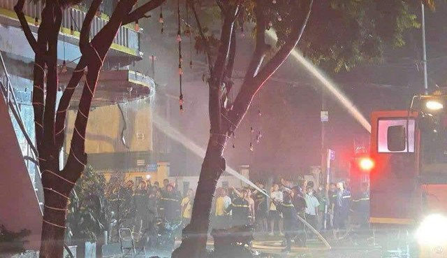 Thêm một vụ cháy tại quán karaoke ở Đắk Lắk: Xuất hiện đoạn clip với nhiều tiếng thét hoảng loạn- Ảnh 4. Thêm một vụ cháy tại quán karaoke ở Đắk Lắk: Xuất hiện đoạn clip với nhiều tiếng thét hoảng loạn- Ảnh 4.