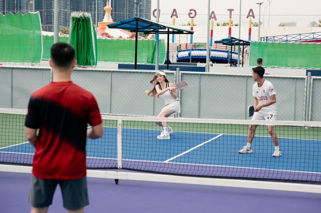 MC mặc sexy lên sân chơi Pickleball giải mã sức hút "kịch trần" của gái đẹp mê thể thao- Ảnh 9. MC mặc sexy lên sân chơi Pickleball giải mã sức hút "kịch trần" của gái đẹp mê thể thao- Ảnh 9.