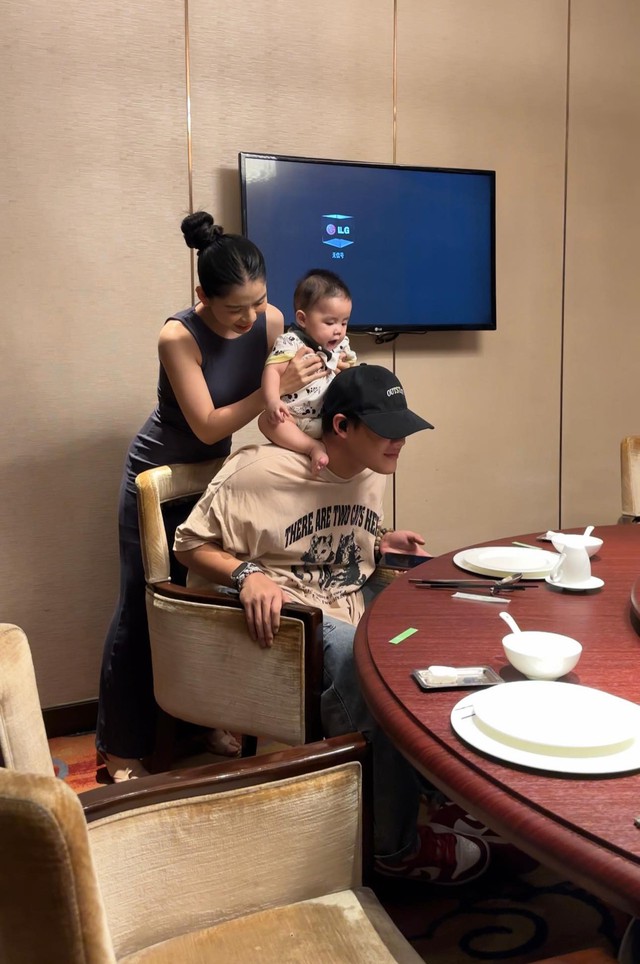 Toàn cảnh vụ ly hôn của Hằng Du Mục: Mẹ kế giành nuôi con chồng khó tin nhất từ trước tới nay- Ảnh 4. Toàn cảnh vụ ly hôn của Hằng Du Mục: Mẹ kế giành nuôi con chồng khó tin nhất từ trước tới nay- Ảnh 4.