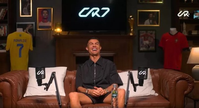 Nóng: Ronaldo chính thức lập kênh YouTube, lượt theo dõi bùng nổ không tưởng- Ảnh 2. Nóng: Ronaldo chính thức lập kênh YouTube, lượt theo dõi bùng nổ không tưởng- Ảnh 2.