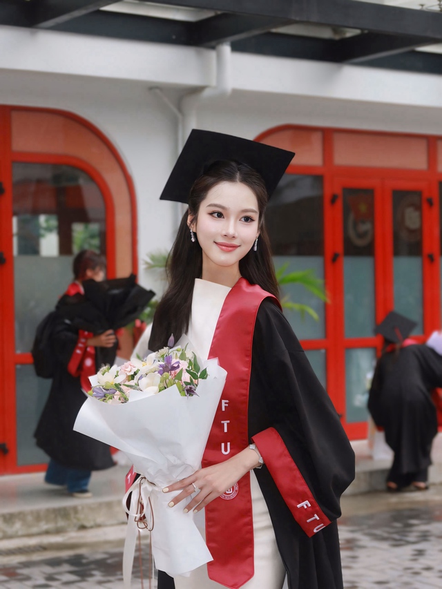 Ngắm nữ sinh Ngoại thương như Ngắm nữ sinh Ngoại thương như