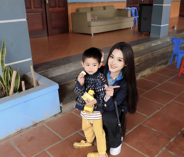 Ngắm nữ sinh Ngoại thương như Ngắm nữ sinh Ngoại thương như