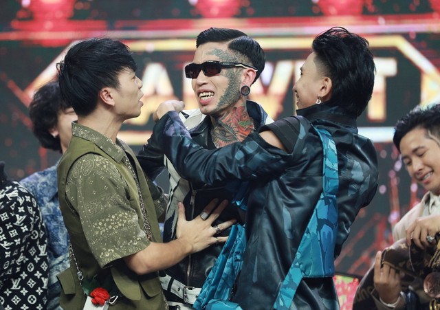 Quán quân Rap Việt gây thất vọng toàn tập- Ảnh 2. Quán quân Rap Việt gây thất vọng toàn tập- Ảnh 2.