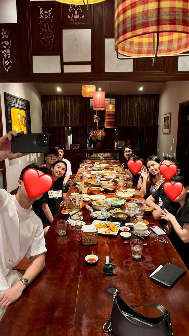 Vì sao Hằng Du Mục hội ngộ Hoa hậu Thuỳ Tiên sau biến cố gây bão?- Ảnh 1. Vì sao Hằng Du Mục hội ngộ Hoa hậu Thuỳ Tiên sau biến cố gây bão?- Ảnh 1.