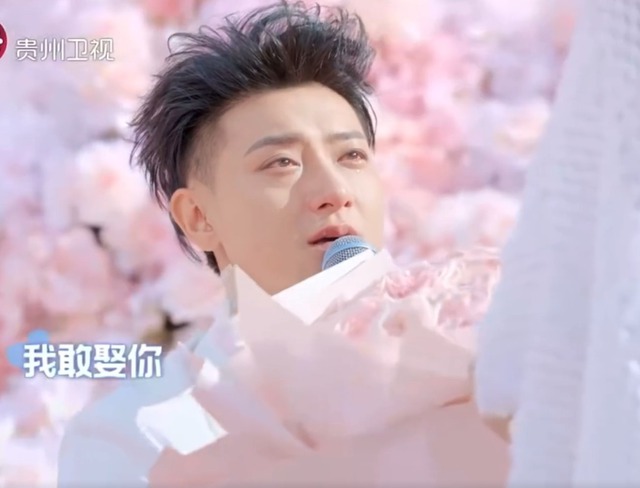 HOT: Chủ tịch showbiz cầu hôn thành công nàng thơ gen Z- Ảnh 6. HOT: Chủ tịch showbiz cầu hôn thành công nàng thơ gen Z- Ảnh 6.