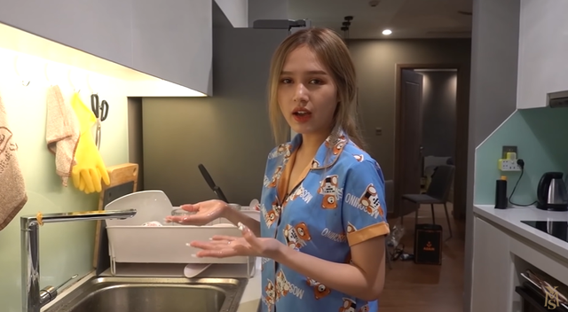 Xoài Non khi chọn Gil Lê làm “chồng”: Ăn mặc xuề xoà vào bếp nấu cơm, dân mạng liền "phán" 1 điều- Ảnh 3. Xoài Non khi chọn Gil Lê làm “chồng”: Ăn mặc xuề xoà vào bếp nấu cơm, dân mạng liền "phán" 1 điều- Ảnh 3.