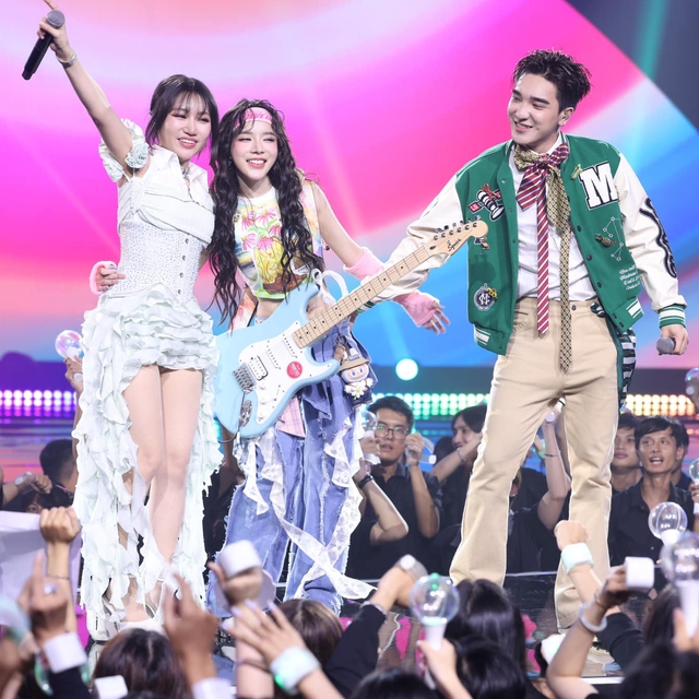 LyLy đáp trả vụ bị Châu Đăng Khoa tố "hát chùa": Tự mình chọn bài, không muốn để tâm đến chuyện cũ!- Ảnh 1. LyLy đáp trả vụ bị Châu Đăng Khoa tố "hát chùa": Tự mình chọn bài, không muốn để tâm đến chuyện cũ!- Ảnh 1.