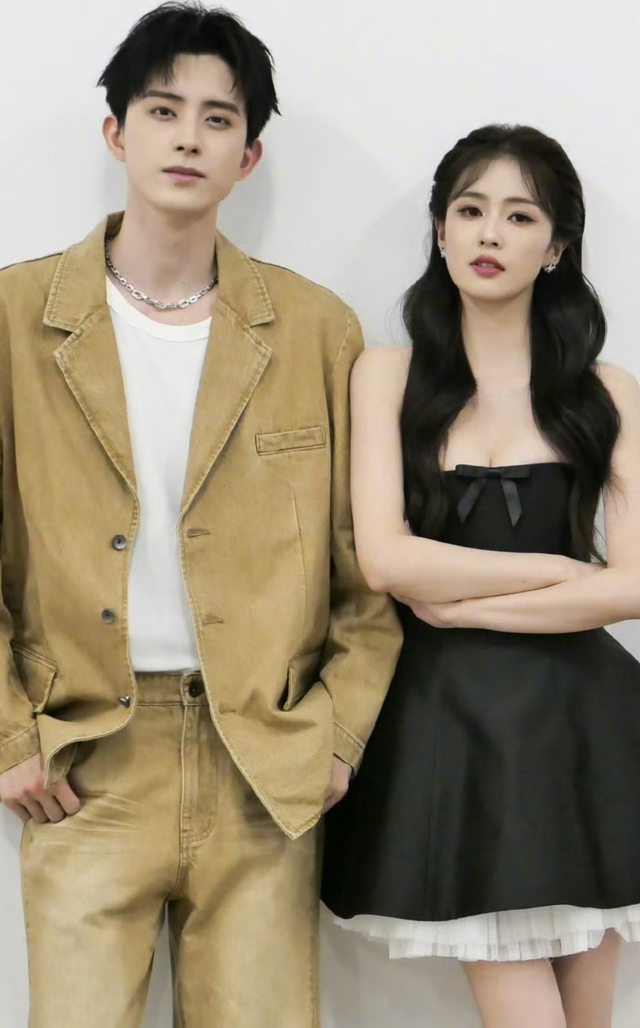 Showbiz lại có thêm 1 cặp đôi phim giả tình thật: Nhà gái hot nhất nhì hiện tại, nhà trai bị nghi bắt cá 2 tay- Ảnh 3. Showbiz lại có thêm 1 cặp đôi phim giả tình thật: Nhà gái hot nhất nhì hiện tại, nhà trai bị nghi bắt cá 2 tay- Ảnh 3.