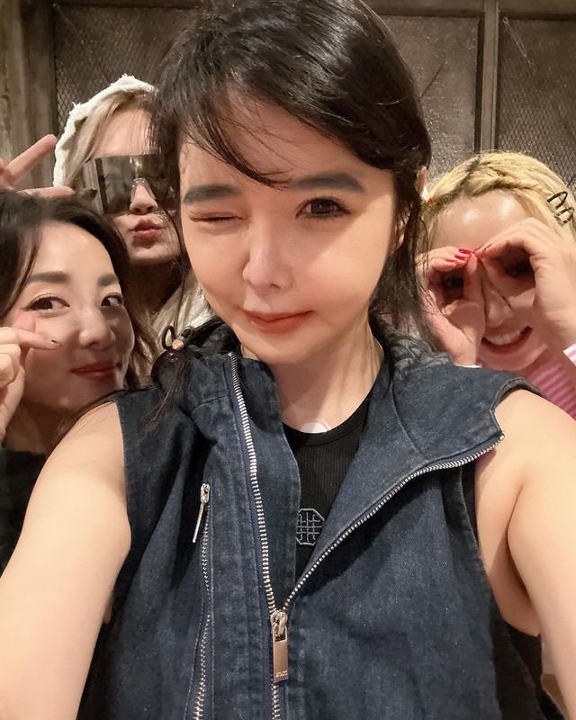 Show của Park Bom tại Việt Nam lại gặp "biến", fan cực kì hoang mang- Ảnh 5. Show của Park Bom tại Việt Nam lại gặp "biến", fan cực kì hoang mang- Ảnh 5.