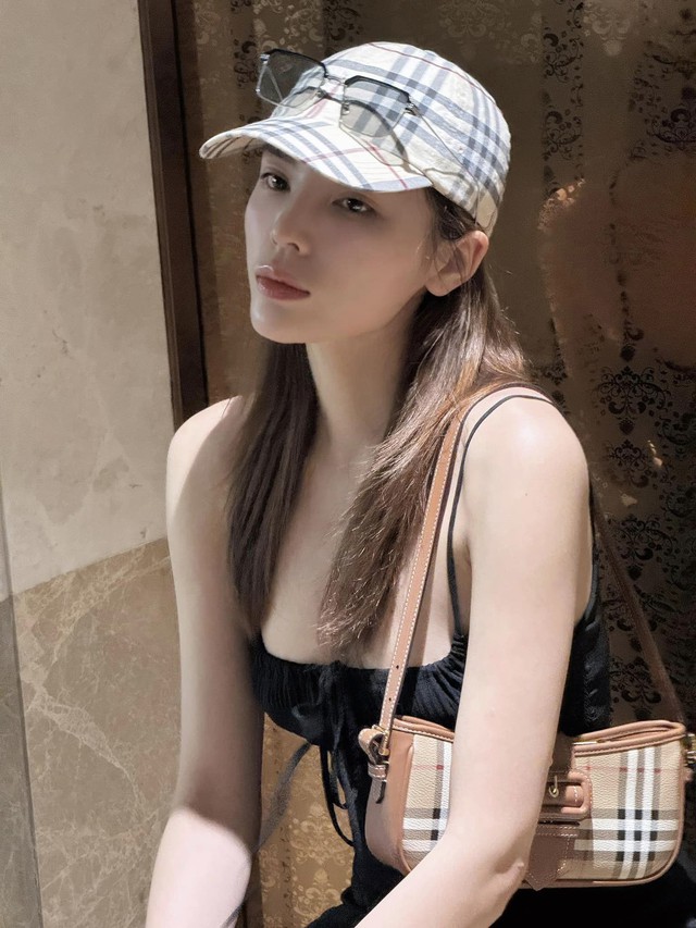 Kỳ Duyên chính thức lên tiếng về hình ảnh đánh bài gây xôn xao- Ảnh 3. Kỳ Duyên chính thức lên tiếng về hình ảnh đánh bài gây xôn xao- Ảnh 3.