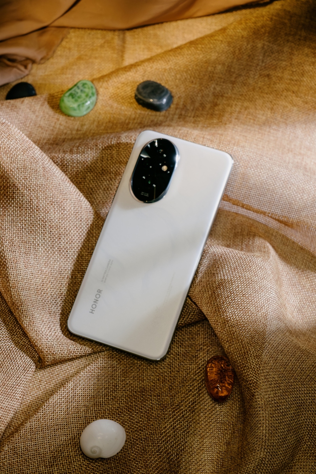 Honor ra mắt mẫu smartphone giá 12 triệu, chụp ảnh chân dung như studio- Ảnh 2. Honor ra mắt mẫu smartphone giá 12 triệu, chụp ảnh chân dung như studio- Ảnh 2.