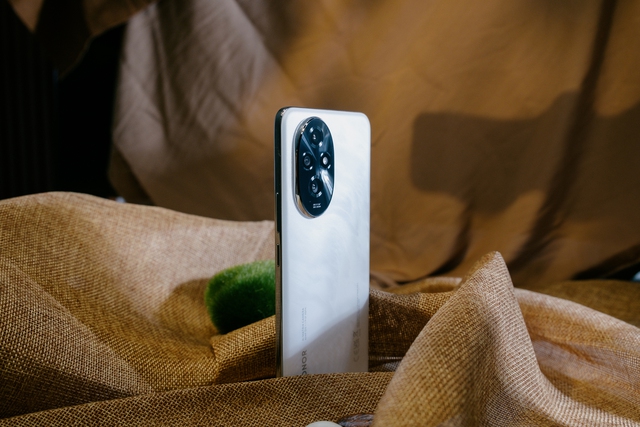 Honor ra mắt mẫu smartphone giá 12 triệu, chụp ảnh chân dung như studio- Ảnh 1. Honor ra mắt mẫu smartphone giá 12 triệu, chụp ảnh chân dung như studio- Ảnh 1.