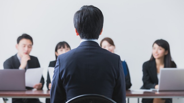 Thanh niên mặc quần short đi phỏng vấn, HR mắng thẳng mặt: "Đi ra ngay" - Ứng viên đáp trả 1 câu khiến ai cũng sững người- Ảnh 2. Thanh niên mặc quần short đi phỏng vấn, HR mắng thẳng mặt: "Đi ra ngay" - Ứng viên đáp trả 1 câu khiến ai cũng sững người- Ảnh 2.