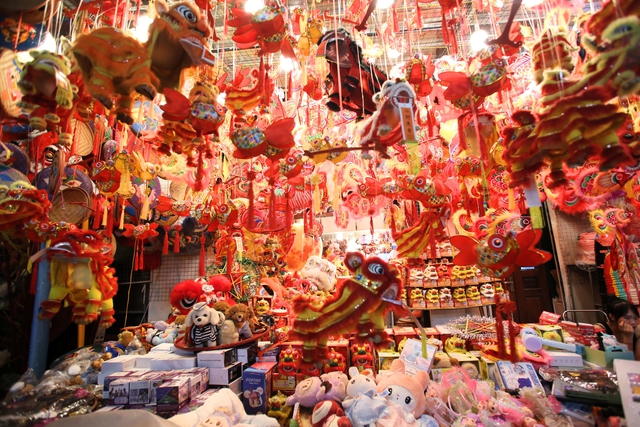 Người dân Hà Nội "đội mưa" đi chơi trong ngày đầu tiên của dịp nghỉ lễ 2/9- Ảnh 3. Người dân Hà Nội "đội mưa" đi chơi trong ngày đầu tiên của dịp nghỉ lễ 2/9- Ảnh 3.