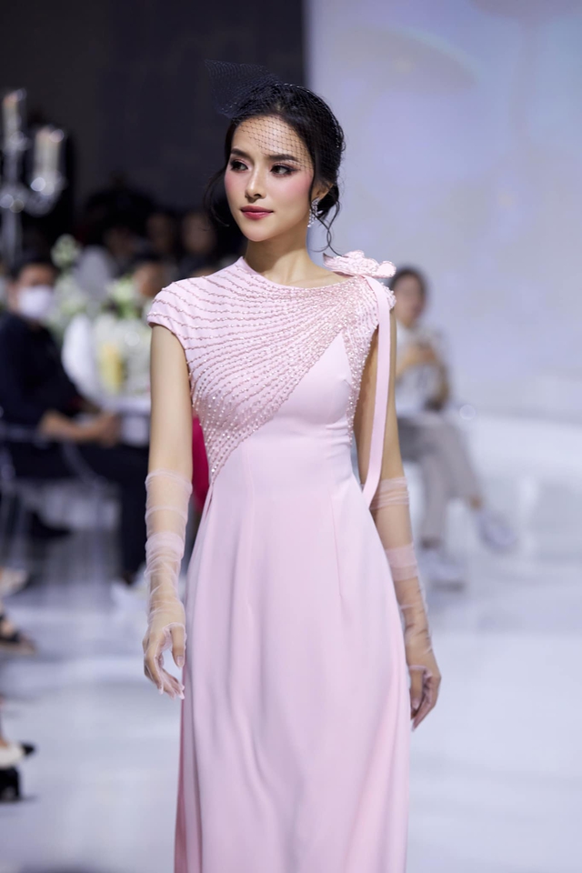 Lộ nhan sắc khi chưa thẩm mỹ của cô gái "bại trận" trước Lê Võ Quế Anh- Ảnh 6. Lộ nhan sắc khi chưa thẩm mỹ của cô gái "bại trận" trước Lê Võ Quế Anh- Ảnh 6.