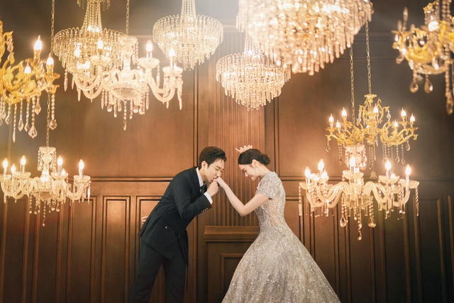 Cặp đôi Vbiz là thành viên hội bạn Trấn Thành thông báo kết hôn ngày 10/9 - Ảnh 1. Cặp đôi Vbiz là thành viên hội bạn Trấn Thành thông báo kết hôn ngày 10/9 - Ảnh 1.