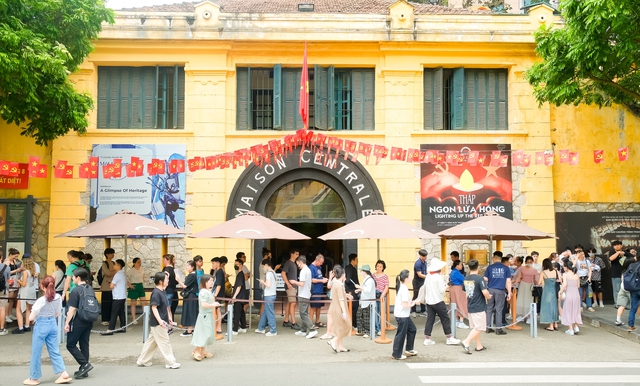 Hà Nội 1/9: Các điểm du lịch lịch sử hút khách, giới trẻ thong thả đi cà phê tận hưởng mùa thu "Tết Độc lập"- Ảnh 5. Hà Nội 1/9: Các điểm du lịch lịch sử hút khách, giới trẻ thong thả đi cà phê tận hưởng mùa thu "Tết Độc lập"- Ảnh 5.