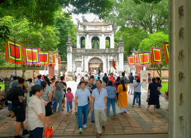 Hà Nội 1/9: Các điểm du lịch lịch sử hút khách, giới trẻ thong thả đi cà phê tận hưởng mùa thu "Tết Độc lập"- Ảnh 6. Hà Nội 1/9: Các điểm du lịch lịch sử hút khách, giới trẻ thong thả đi cà phê tận hưởng mùa thu "Tết Độc lập"- Ảnh 6.