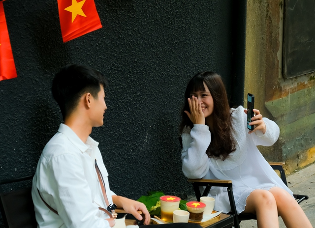 Hà Nội 1/9: Các điểm du lịch lịch sử hút khách, giới trẻ thong thả đi cà phê tận hưởng mùa thu "Tết Độc lập"- Ảnh 11. Hà Nội 1/9: Các điểm du lịch lịch sử hút khách, giới trẻ thong thả đi cà phê tận hưởng mùa thu "Tết Độc lập"- Ảnh 11.