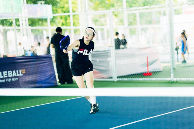 Chơi pickleball 4 ngày xuyên lễ, hội “chị đẹp” tuyên bố 1 điều bất ngờ về lời đồn lên sân giữ chồng- Ảnh 13. Chơi pickleball 4 ngày xuyên lễ, hội “chị đẹp” tuyên bố 1 điều bất ngờ về lời đồn lên sân giữ chồng- Ảnh 13.