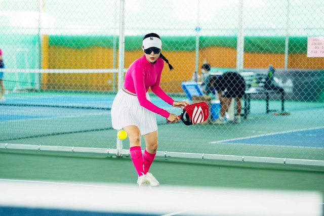 Chơi pickleball 4 ngày xuyên lễ, hội “chị đẹp” tuyên bố 1 điều bất ngờ về lời đồn lên sân giữ chồng- Ảnh 14. Chơi pickleball 4 ngày xuyên lễ, hội “chị đẹp” tuyên bố 1 điều bất ngờ về lời đồn lên sân giữ chồng- Ảnh 14.