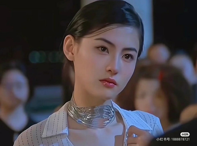 Showbiz có 1 nam thần đẹp trai đến mức được gọi là báu vật nhưng "tự huỷ" vì 1.300 bức ảnh nóng với dàn ngọc nữ- Ảnh 13. Showbiz có 1 nam thần đẹp trai đến mức được gọi là báu vật nhưng "tự huỷ" vì 1.300 bức ảnh nóng với dàn ngọc nữ- Ảnh 13.