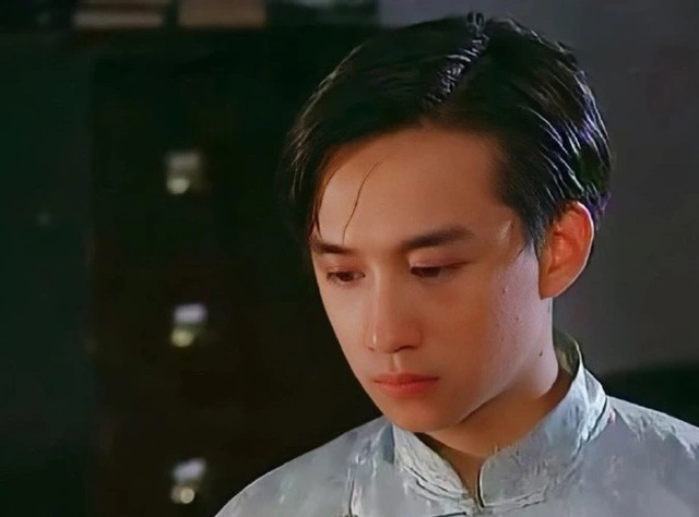 Sự hết thời của một siêu sao: 1000 ngày không ai mời đóng phim, nhan sắc lẫn diễn xuất đều chạm đáy - Ảnh 2. Sự hết thời của một siêu sao: 1000 ngày không ai mời đóng phim, nhan sắc lẫn diễn xuất đều chạm đáy - Ảnh 2.