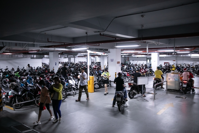 Pháo hoa rực sáng bầu trời TP.HCM tối 2/9, người dân thích thú trải nghiệm khung cảnh khó quên của ngày lễ Độc lập- Ảnh 4. Pháo hoa rực sáng bầu trời TP.HCM tối 2/9, người dân thích thú trải nghiệm khung cảnh khó quên của ngày lễ Độc lập- Ảnh 4.