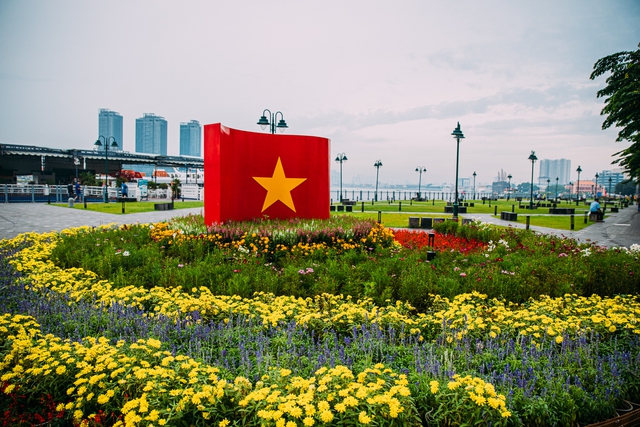 Có một TP.HCM đẹp yên bình dưới sắc cờ rực rỡ ngày Tết Độc Lập- Ảnh 7. Có một TP.HCM đẹp yên bình dưới sắc cờ rực rỡ ngày Tết Độc Lập- Ảnh 7.