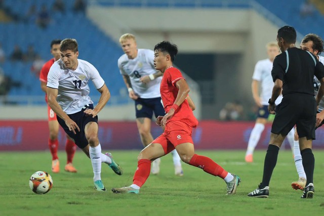 Tóm dính dàn WAGs Việt trên sân Mỹ Đình, vợ Văn Lâm đọ sắc với bạn gái Văn Thanh: Nhan sắc một chín một mười- Ảnh 14. Tóm dính dàn WAGs Việt trên sân Mỹ Đình, vợ Văn Lâm đọ sắc với bạn gái Văn Thanh: Nhan sắc một chín một mười- Ảnh 14.