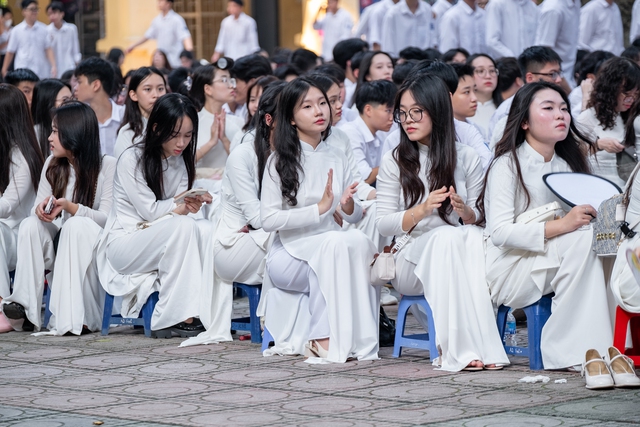 Xem loạt ảnh khai giảng mới thấy, nữ sinh Việt cứ mặc áo dài là Xem loạt ảnh khai giảng mới thấy, nữ sinh Việt cứ mặc áo dài là