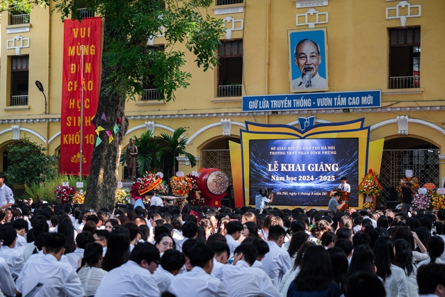 Toàn cảnh lễ khai giảng năm học mới: Rất nhanh - gọn nhưng vẫn thừa vui tươi và háo hức!- Ảnh 1. Toàn cảnh lễ khai giảng năm học mới: Rất nhanh - gọn nhưng vẫn thừa vui tươi và háo hức!- Ảnh 1.