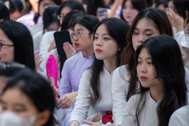 Xem loạt ảnh khai giảng mới thấy, nữ sinh Việt cứ mặc áo dài là Xem loạt ảnh khai giảng mới thấy, nữ sinh Việt cứ mặc áo dài là