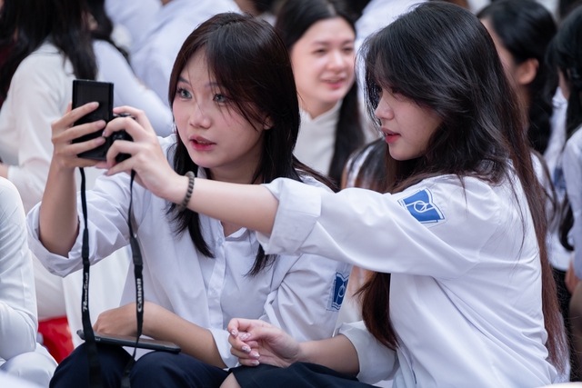 Xem loạt ảnh khai giảng mới thấy, nữ sinh Việt cứ mặc áo dài là Xem loạt ảnh khai giảng mới thấy, nữ sinh Việt cứ mặc áo dài là