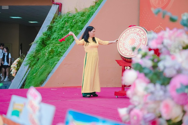 Toàn cảnh lễ khai giảng năm học mới: Rất nhanh - gọn nhưng vẫn thừa vui tươi và háo hức!- Ảnh 20. Toàn cảnh lễ khai giảng năm học mới: Rất nhanh - gọn nhưng vẫn thừa vui tươi và háo hức!- Ảnh 20.
