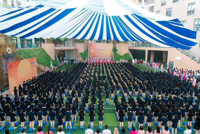Toàn cảnh lễ khai giảng năm học mới: Rất nhanh - gọn nhưng vẫn thừa vui tươi và háo hức!- Ảnh 10. Toàn cảnh lễ khai giảng năm học mới: Rất nhanh - gọn nhưng vẫn thừa vui tươi và háo hức!- Ảnh 10.