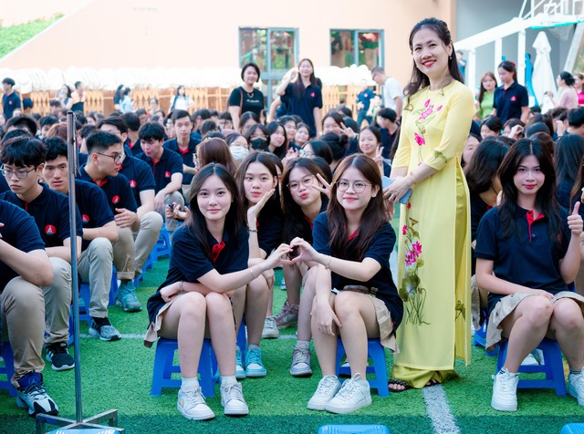 Toàn cảnh lễ khai giảng năm học mới: Rất nhanh - gọn nhưng vẫn thừa vui tươi và háo hức!- Ảnh 11. Toàn cảnh lễ khai giảng năm học mới: Rất nhanh - gọn nhưng vẫn thừa vui tươi và háo hức!- Ảnh 11.
