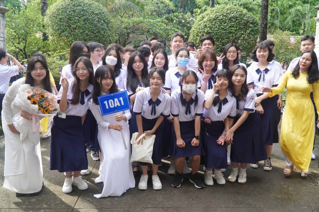 Toàn cảnh lễ khai giảng năm học mới: Rất nhanh - gọn nhưng vẫn thừa vui tươi và háo hức!- Ảnh 26. Toàn cảnh lễ khai giảng năm học mới: Rất nhanh - gọn nhưng vẫn thừa vui tươi và háo hức!- Ảnh 26.