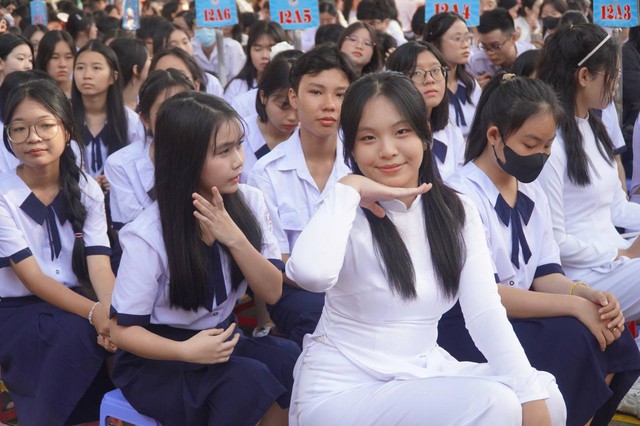 Toàn cảnh lễ khai giảng năm học mới: Rất nhanh - gọn nhưng vẫn thừa vui tươi và háo hức!- Ảnh 29. Toàn cảnh lễ khai giảng năm học mới: Rất nhanh - gọn nhưng vẫn thừa vui tươi và háo hức!- Ảnh 29.