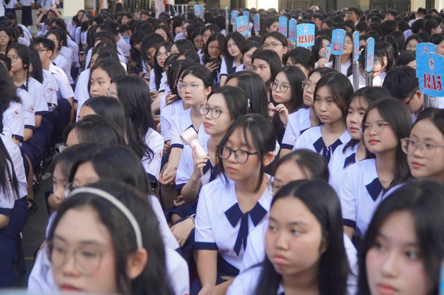 Toàn cảnh lễ khai giảng năm học mới: Rất nhanh - gọn nhưng vẫn thừa vui tươi và háo hức!- Ảnh 28. Toàn cảnh lễ khai giảng năm học mới: Rất nhanh - gọn nhưng vẫn thừa vui tươi và háo hức!- Ảnh 28.