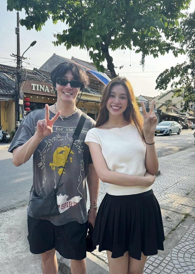 Hoa hậu Tiểu Vy bất ngờ gặp gỡ Jung II Woo tại Hội An, khoảnh khắc trò chuyện gây sốt - Ảnh 3.
