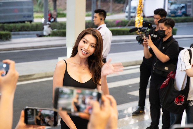 Hoà Minzy - Đức Phúc song ca mở màn hôn lễ của Minh Tú, cô dâu chú rể thực hiện nghi lễ rót gạo đặc biệt - Ảnh 8.