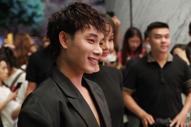 Hoà Minzy - Đức Phúc song ca mở màn hôn lễ của Minh Tú, cô dâu chú rể thực hiện nghi lễ rót gạo đặc biệt - Ảnh 10.