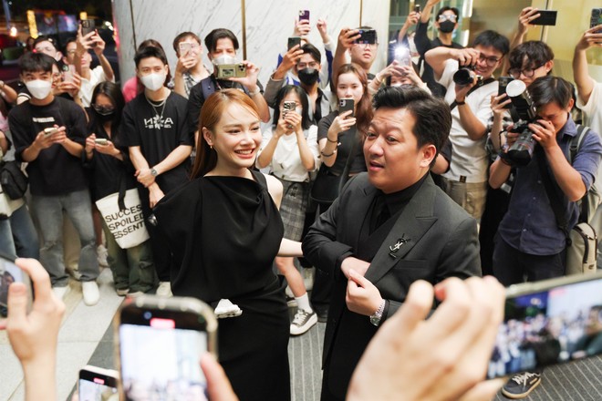 Hoà Minzy - Đức Phúc song ca mở màn hôn lễ của Minh Tú, cô dâu chú rể thực hiện nghi lễ rót gạo đặc biệt - Ảnh 9.