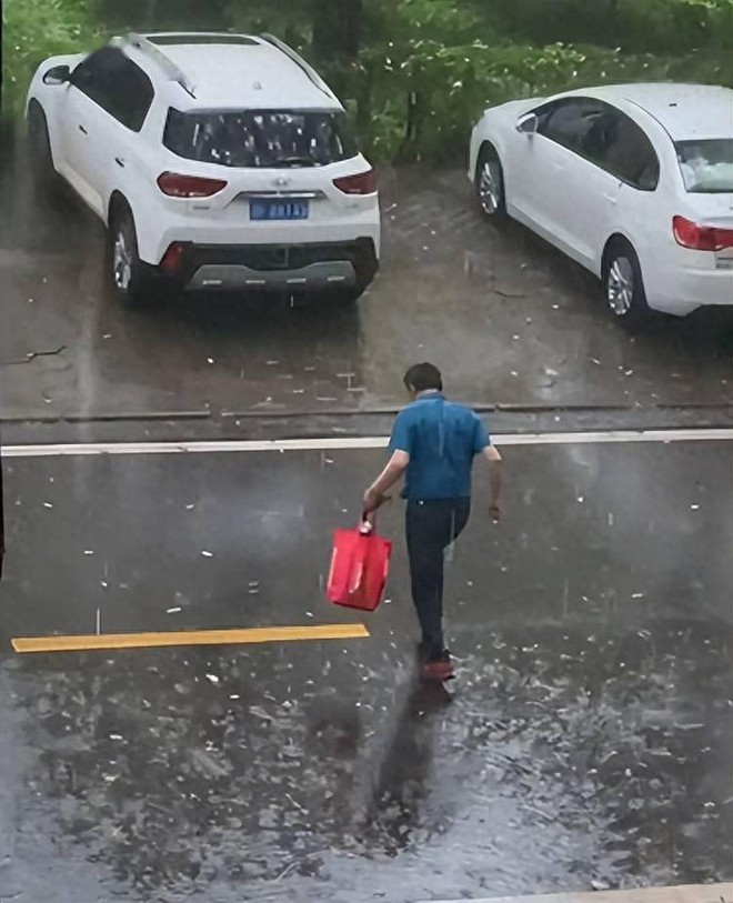 Đời thực của bảo mẫu “má Vương” đang hot ầm ầm: 2k kiếm trăm triệu từ thời sinh viên, còn mua hẳn Porsche cho bố! - Ảnh 8.