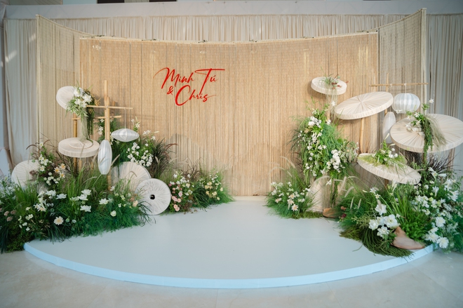 Hoà Minzy - Đức Phúc song ca mở màn hôn lễ của Minh Tú, cô dâu chú rể thực hiện nghi lễ rót gạo đặc biệt - Ảnh 15.